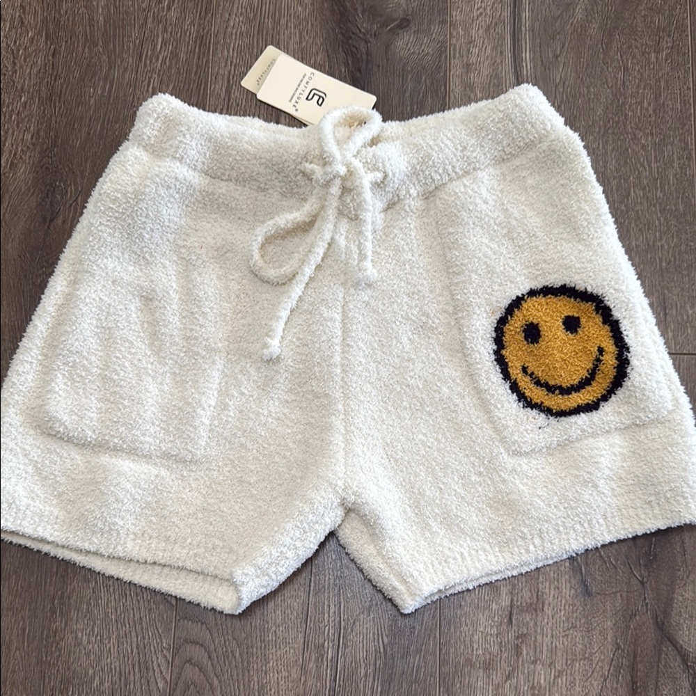 Cozy White Smiley Face Women Shorts